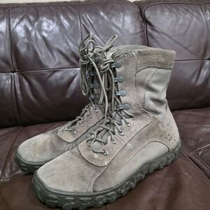 Vibram Men's Boots in Olive and Tan